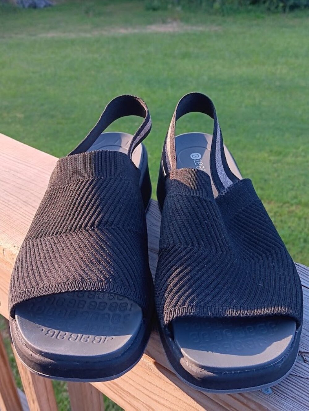 Bzees 8 Black Wedge Comfort Sandals